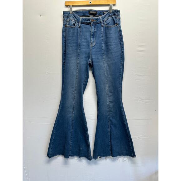 Judy Blue Women Super Flare Jeans 13/31 Raw Hem High Rise Stretch Denim - Picture 1 of 12